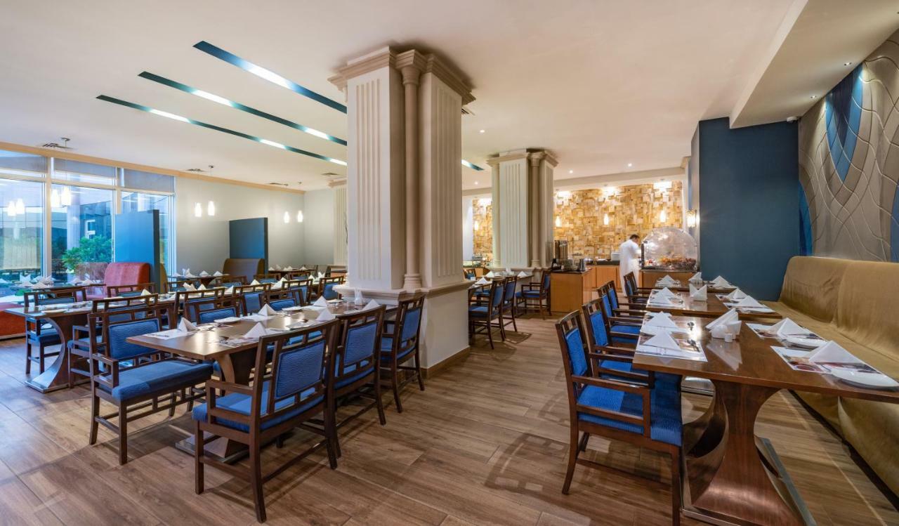 Ramada Hotel & Suites By Wyndham Al Qassim Ель-Букайрія Екстер'єр фото The restaurant