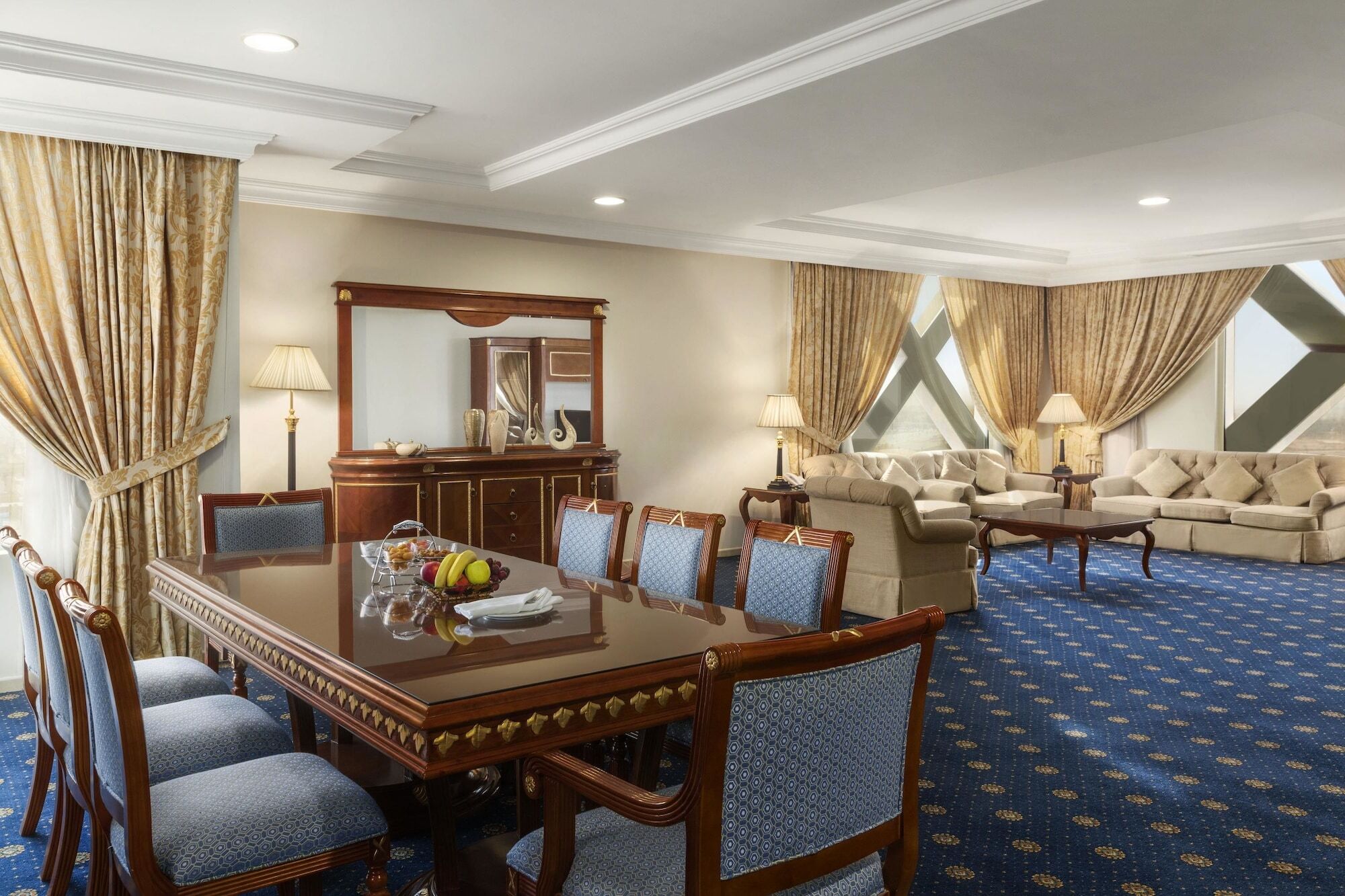 Ramada Hotel & Suites By Wyndham Al Qassim Ель-Букайрія Екстер'єр фото A suite at the hotel